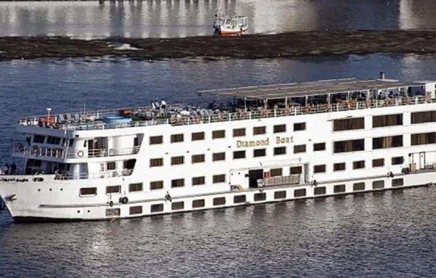 Dinner and Night Show at Nile Cruise in Cairo